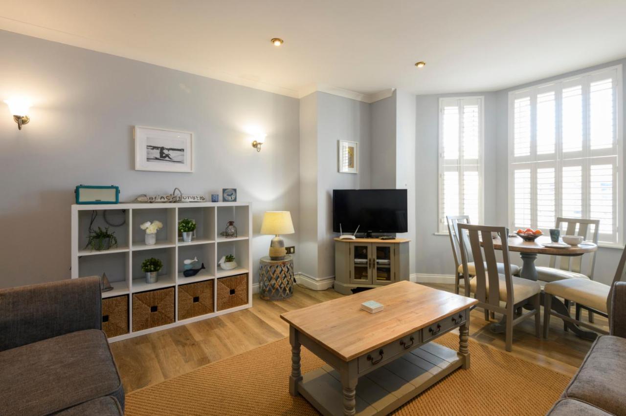 Beachcombers Apartments New Quay Extérieur photo