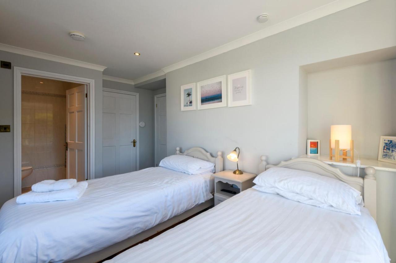 Beachcombers Apartments New Quay Extérieur photo