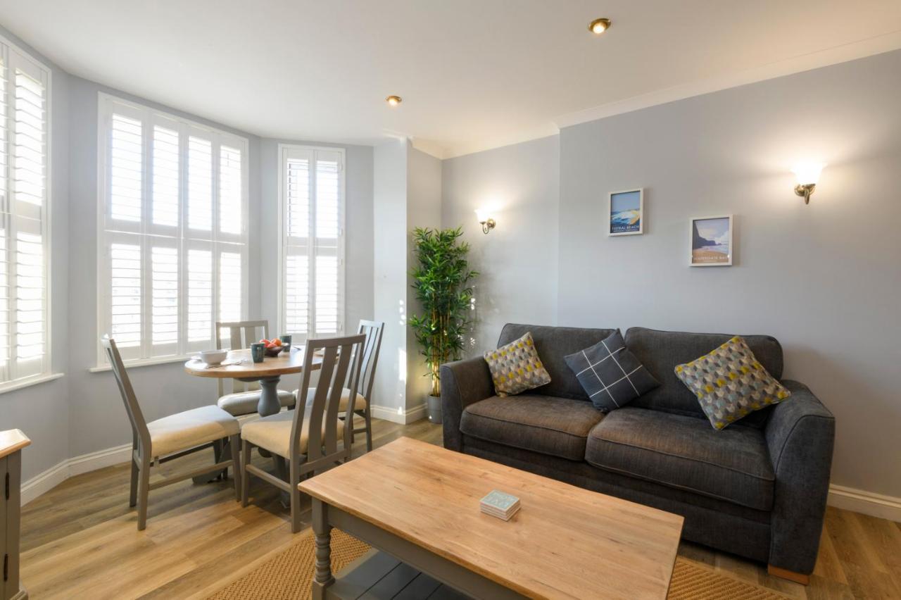 Beachcombers Apartments New Quay Extérieur photo