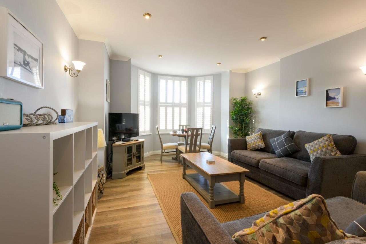 Beachcombers Apartments New Quay Extérieur photo