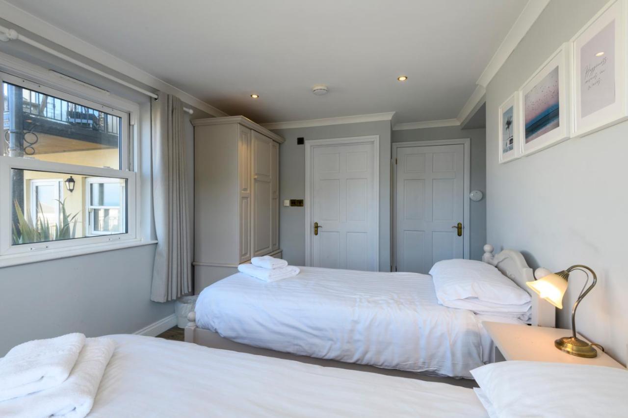 Beachcombers Apartments New Quay Extérieur photo