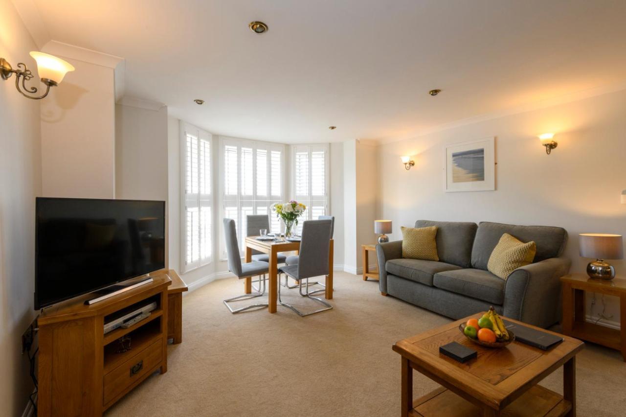 Beachcombers Apartments New Quay Extérieur photo