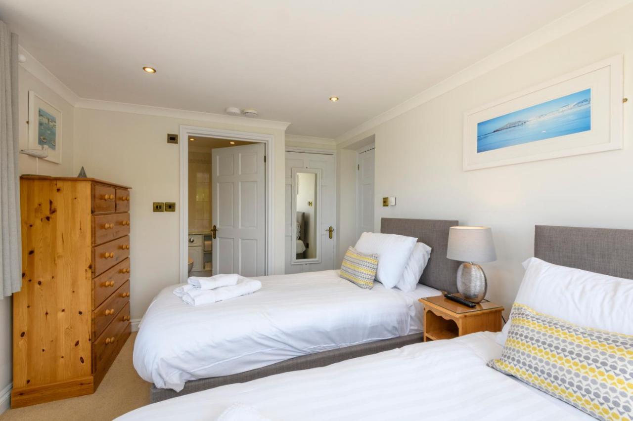 Beachcombers Apartments New Quay Extérieur photo