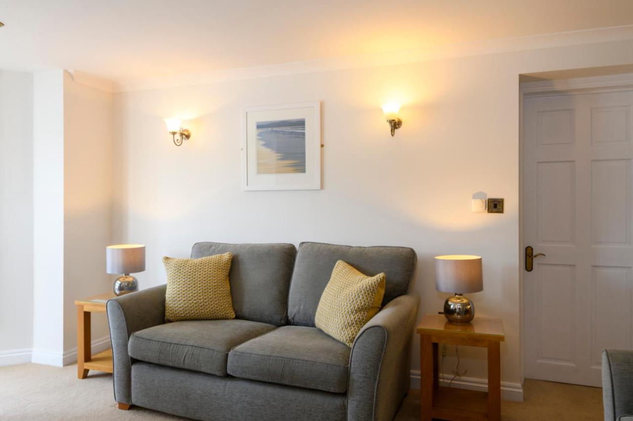 Beachcombers Apartments New Quay Extérieur photo