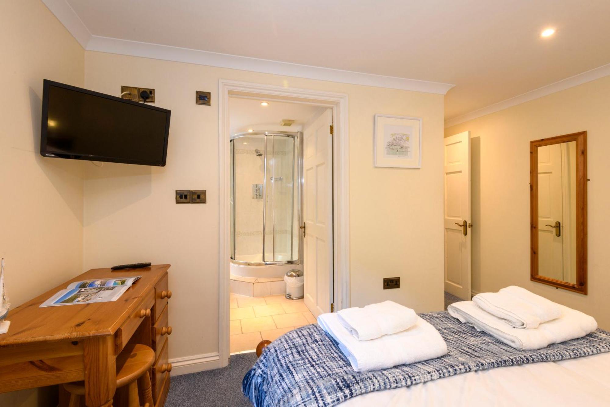 Beachcombers Apartments New Quay Extérieur photo