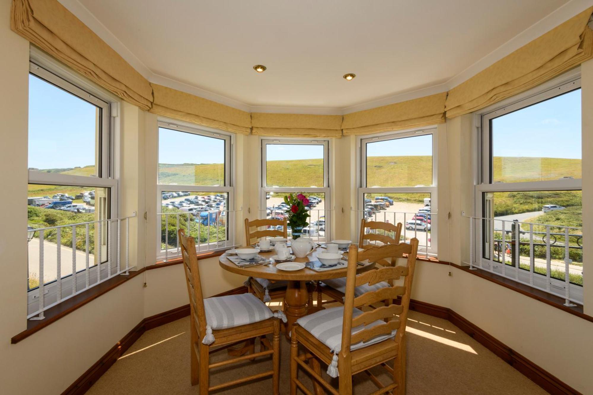Beachcombers Apartments New Quay Extérieur photo