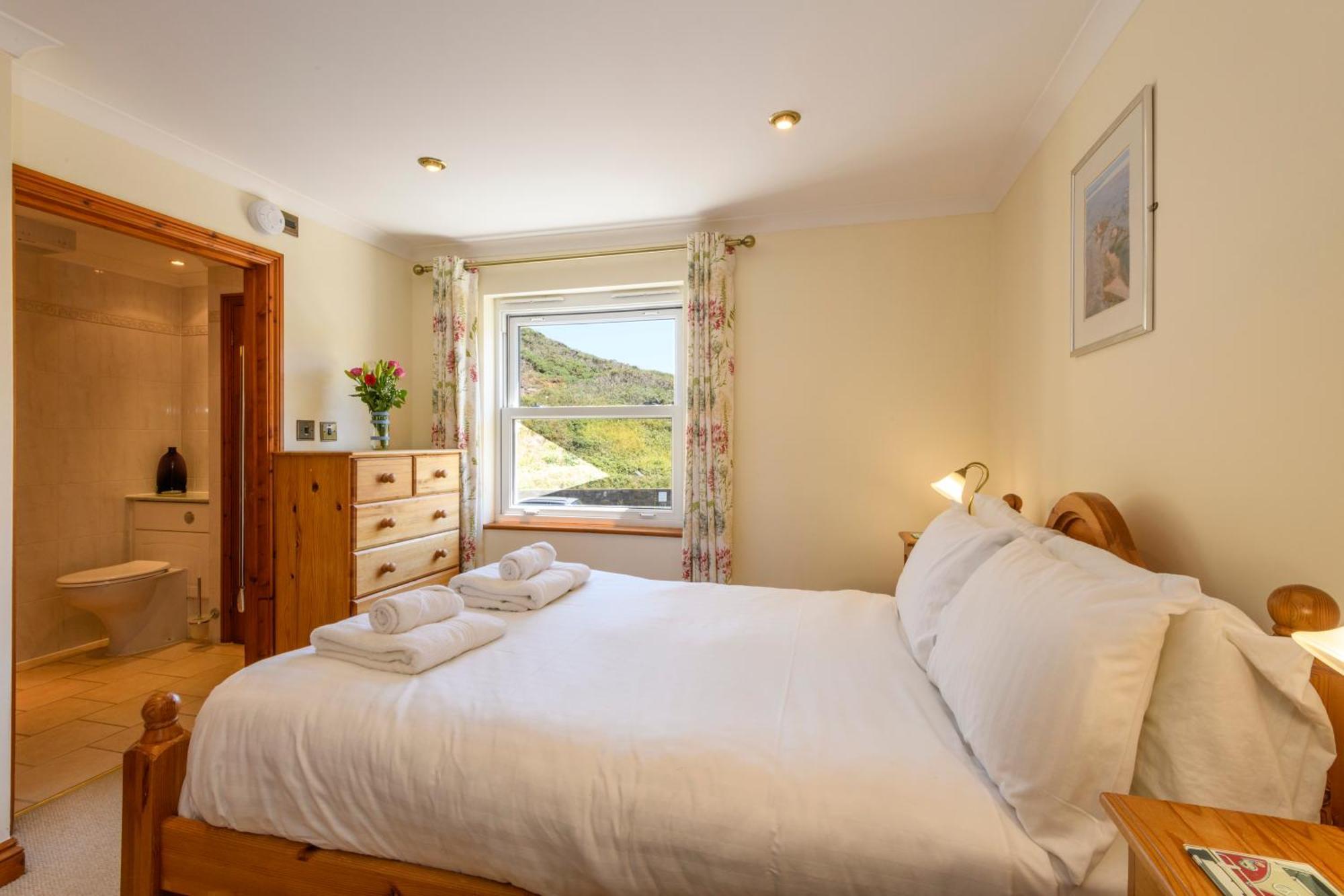 Beachcombers Apartments New Quay Extérieur photo